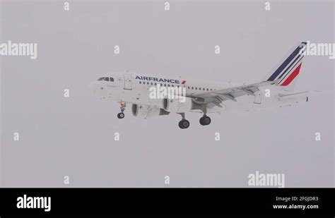 A318 cockpit Stock Videos & Footage - HD and 4K Video Clips - Alamy