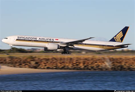 V Swr Singapore Airlines Boeing Er Photo By Victor Pody Id