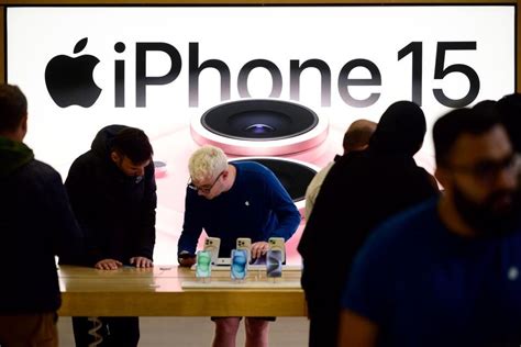 Apple Iphone Sales Hit 6 Year Low As Percentage Of New Activations