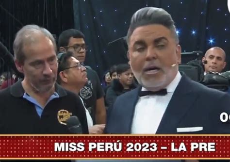 El Presentador De Miss Per Colapsa Y Despide En Directo Al Productor