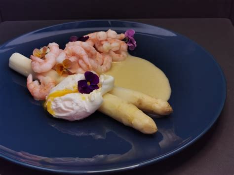 Hvide Asparges Med Rejer Og Sauce Hollandaise Opskrifter Gastrofun Dk