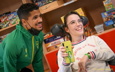 FC Nantes Fondation FC Nantes En visite à l ESEAN auprès des enfants