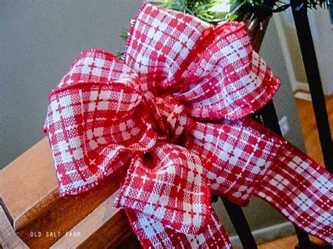 How To Tie A Bow With Ribbon Step By Step