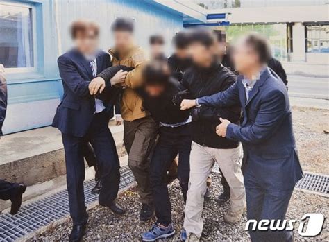 韓国側にとどまろうと必死脱北者強制送還の写真公開 Korea Wave