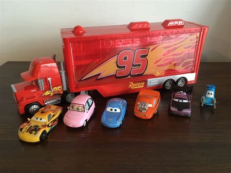 Mattel Disney Auta Cars Maniek transporter samochodów zestaw