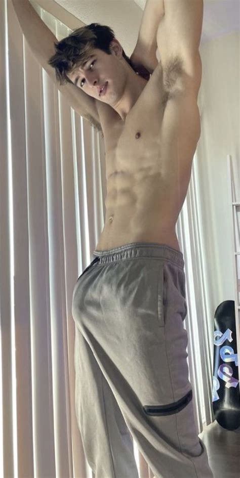 Pin by Псевдо Рыцарь on Быстрое сохранение Hot men bodies Hot men bulge Hot korean guys