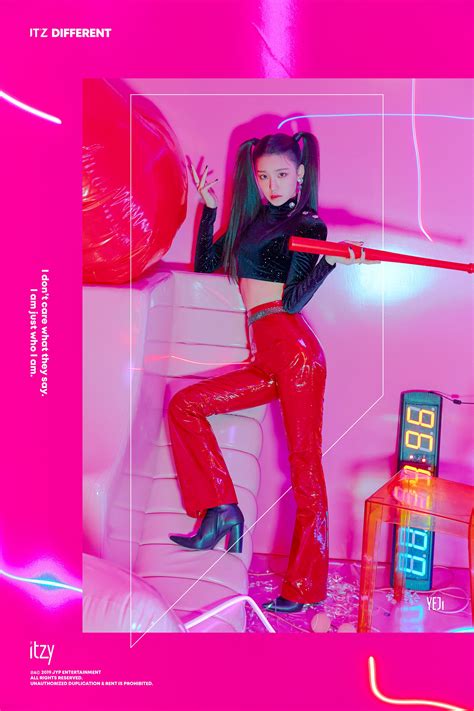 ITZY Photos teasers de Yeji pour les débuts du groupe K GEN