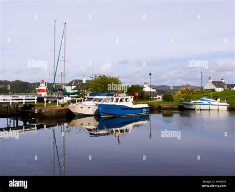 Crinan Harbour Boats Hi Res Stock Photography And Images Alamy