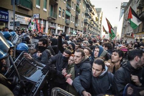 Divieto Cortei Pro Palestina Sale La Tensione Tra Manifestanti E