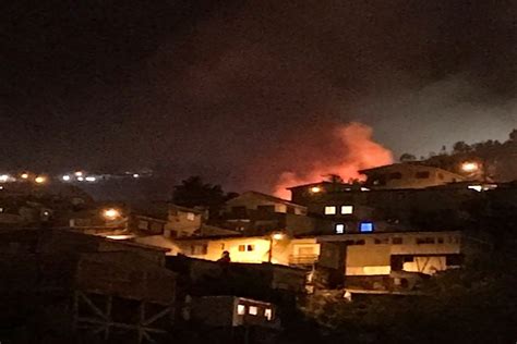 Dos adultos mayores fallecidos en incendio que afectó a tres viviendas