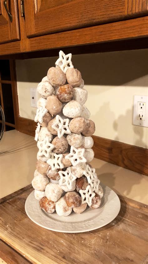 Diy Donut Hole Christmas Tree Use Toothpicks To Pin On A Foam Tree