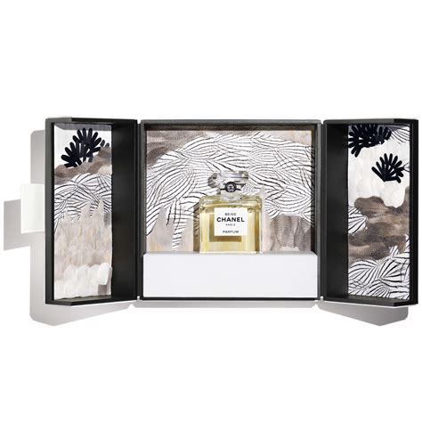 Beige And Maisons Dart Coffret Les Exclusifs De Chanel Chanel