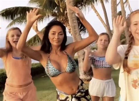 Nicole Scherzinger Shows Off Bikini In Dance Clip In Hawaii With Nieces