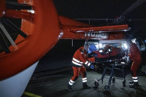 Unfall A Sattelzug Rast Ungebremst In Baustellen Absperrung