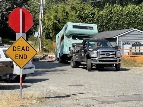 West Seattle Blog Followup City Crews At Th Juneau Rv Encampment