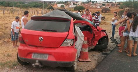 G1 Colisão entre dois carros deixa dois homens mortos no sudoeste da