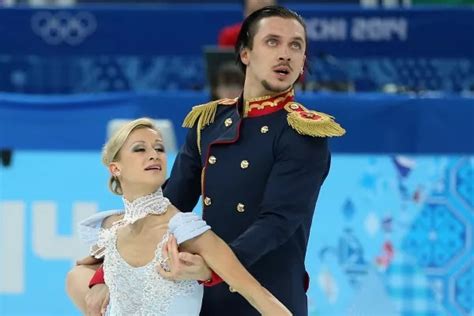 12 Famous Ice Skating Couples Of All Time