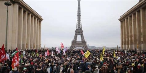 En France Des Milliers De Personnes Ont Manifesté Contre La Loi Sur L