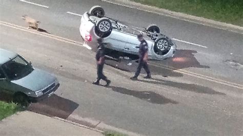 Joven Choc Un Auto Estacionado Y Termin Volcando En Paran