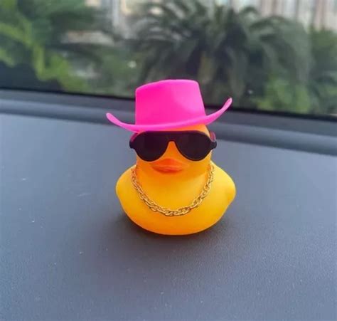 Patito De Ule Decorativo Para Automóvil Moto Sombrero Rosa Cuotas sin