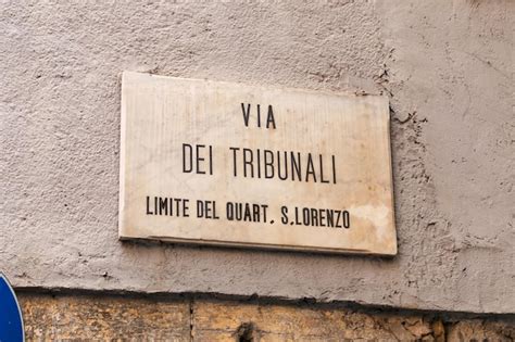 Signo De La Calle Via Dei Tribunali En N Poles Italia Foto Premium