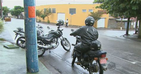 G1 Falta de fiscalização de mototáxis em São João coloca segurança em