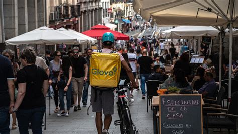 Bruselas investiga a Glovo y Delivery Hero por un posible cártel en el