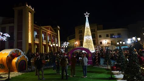 La Navidad inunda la Plaza de la Constitución de Berja con la