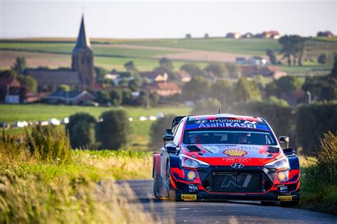 Ir At Aktuell Wrc Ypres Rallye Belgium Thierry Neuville Holt Sich