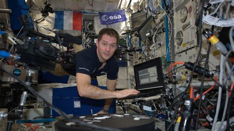 Thomas Pesquet Im Columbus Modul Der Iss