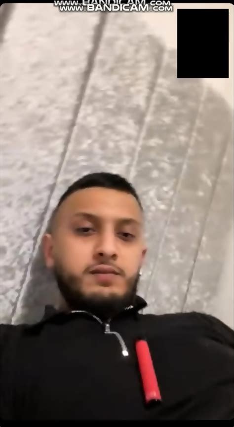 A Gay Scandal Inserts His Finger In His Ass From Pakistan Lives In Britain