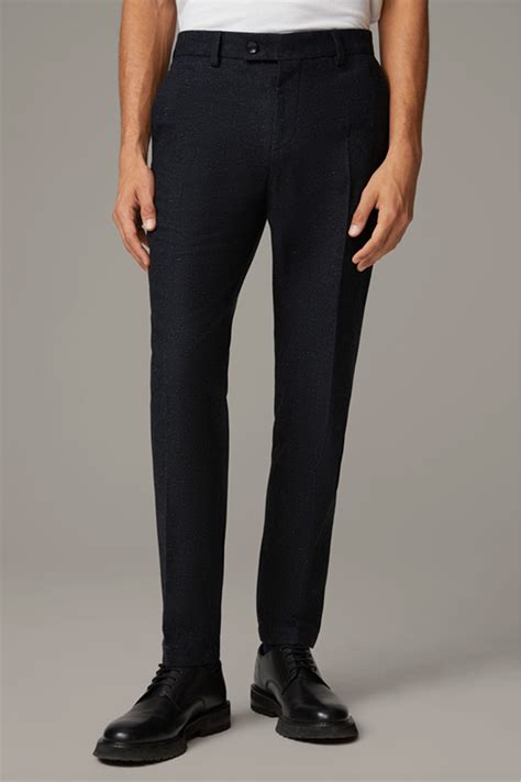 Die neuesten Looks von Strellson jetzt online entdecken.