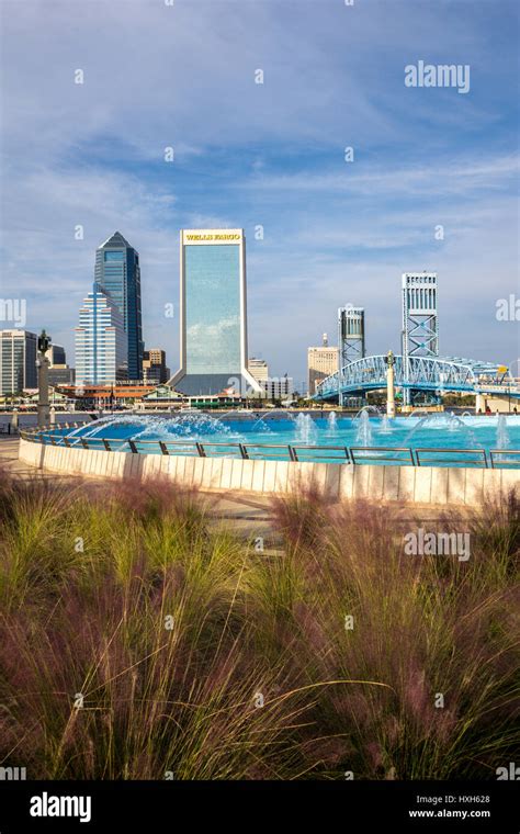 Jacksonville Skyline Friendship Fountain Florida Usa Stock Photo Alamy