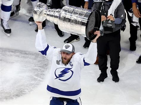 Stanley Cup Back In Tampa Bay; Tampa Celebrates With Boat Parade ...