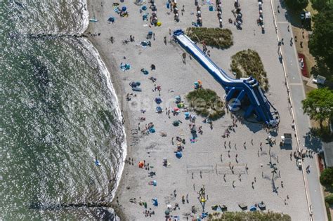 Grömitz aus der Vogelperspektive Rutsche am Strand in Grömitz im