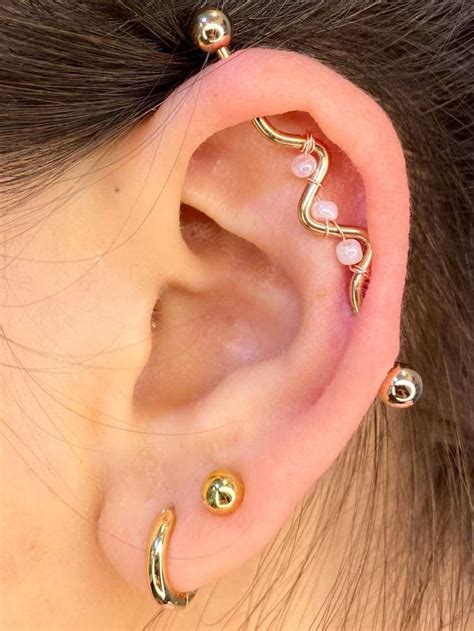 Piercing na orelha tipos 32 fotos de inspiração e tudo que você