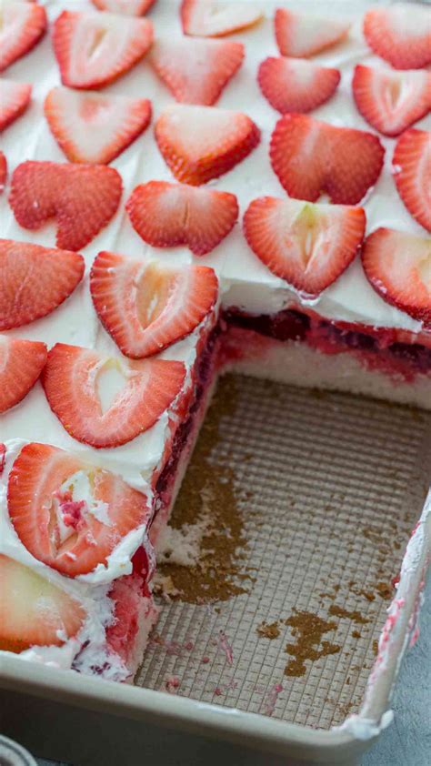 Best Homemade Strawberry Jello Poke Cake [video] Sandsm