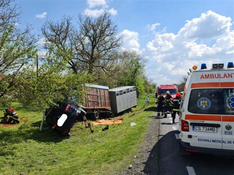 Un mort și patru răniți în urma unui accident în care au fost