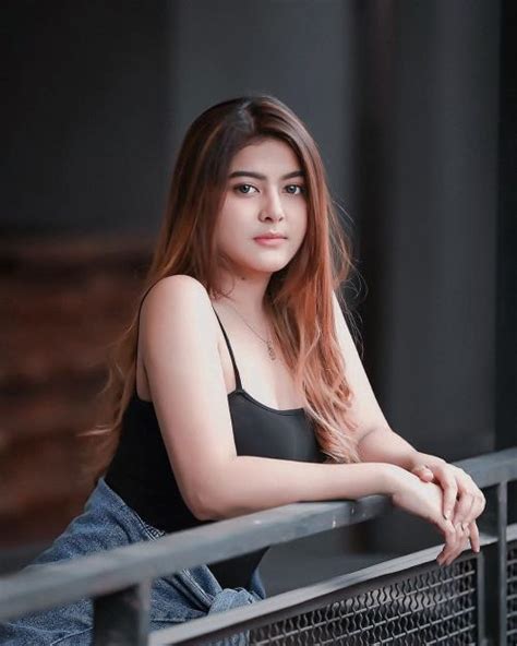 6 Potret Berliana Ms Selebgram Cantik Jago Biliar Kalahkan Reza Arap