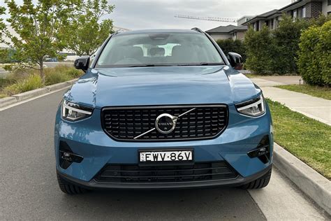 Volvo XC40 Ultimate SUV 2023 Review - Motoring Minute