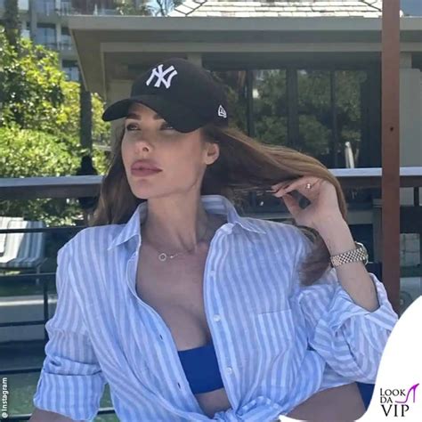 Ilary Blasi In Sudafrica Relax In Bikini Con Bastian Look Da Vip