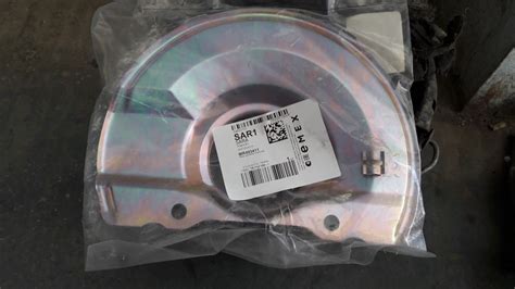 MR493411 Кожух дисковых тормозов Mitsubishi | Запчасти на DRIVE2