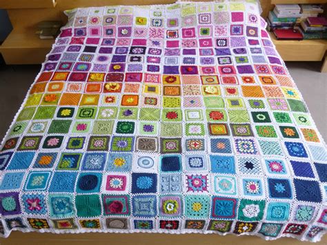 Granny Square Häkeldecke Handarbeit Benefiz Decke EJSA Hof Decke