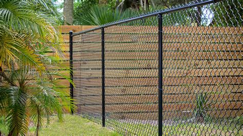 25 Garden Fence Ideas That Will Make Your Outdoor Space Even Better