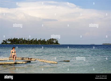 Kleiner Bikini Fotos Und Bildmaterial In Hoher Aufl Sung Alamy