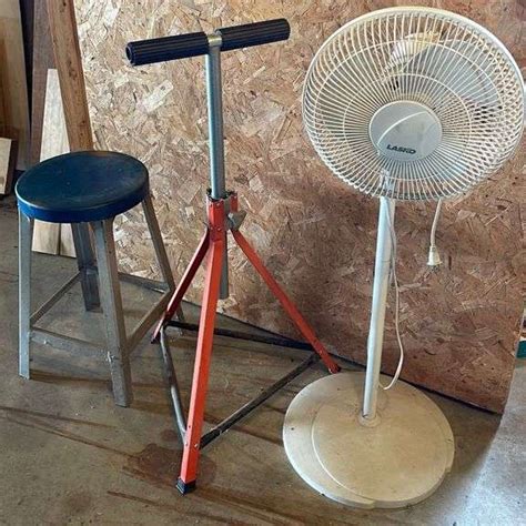 Adjustable Feeder Stand Stool Lasko Tower Fan Sherwood Auctions