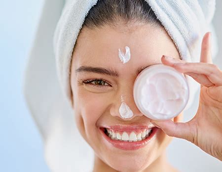 Benefits Of Moisturizing Your Face Every Day Blog Healthy Options