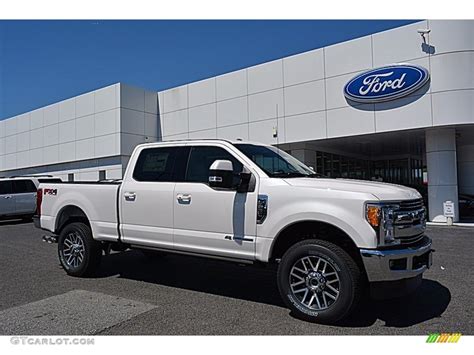 2017 White Platinum Ford F250 Super Duty Lariat Crew Cab 4x4 120240681