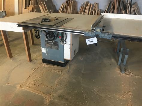 Delta 10 Tilting Arbor Table Saw W Delta Unifence Saw Guide Able Auctions