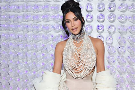 Kim Kardashian Freaks Out Over Mysterious Woman In Selfie